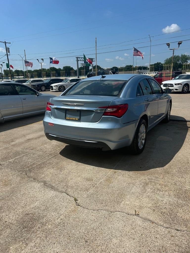 Chrysler 200  2013
