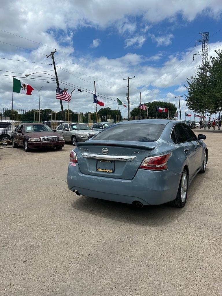 Nissan Altima  2015