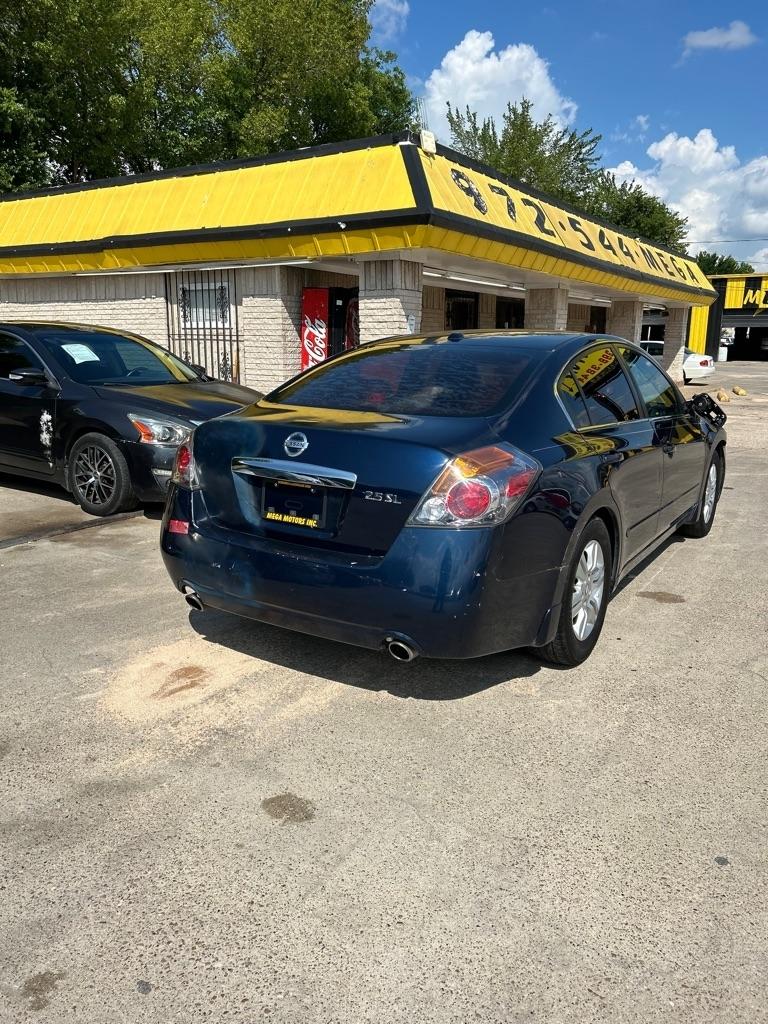 Nissan Altima  2012