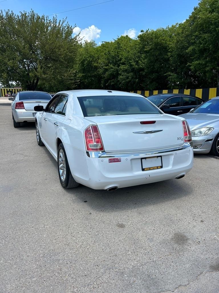 Chrysler 300  2013