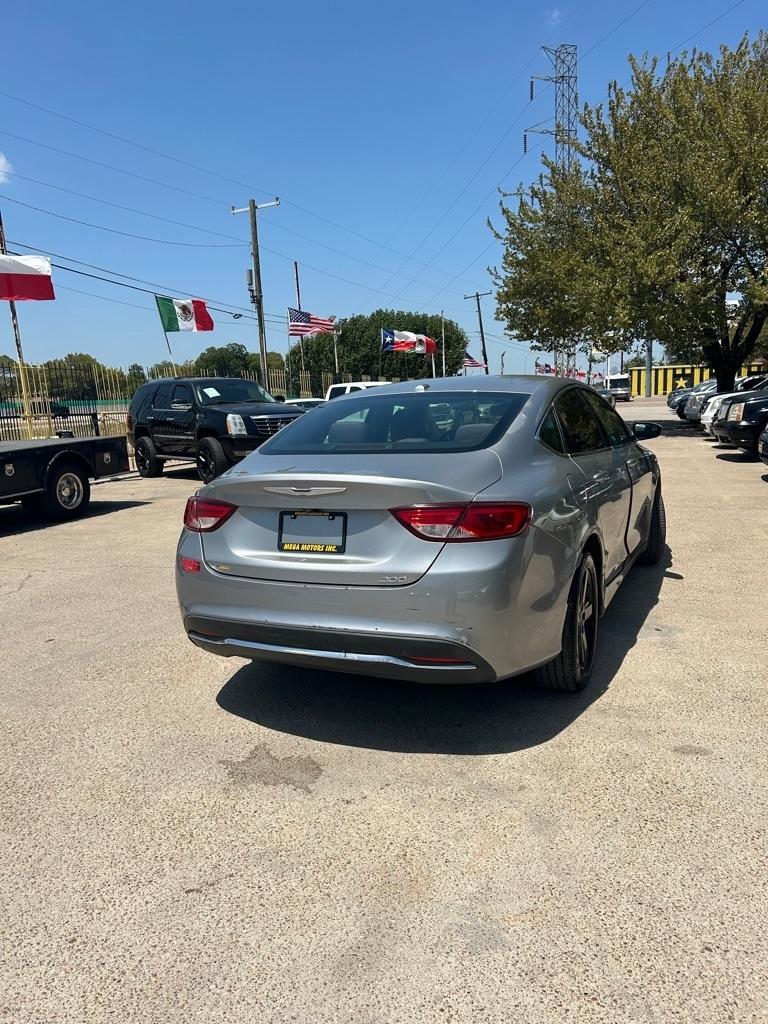 Chrysler 200  2015