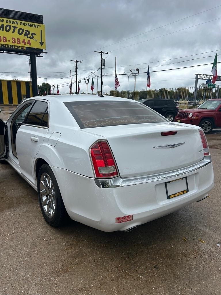 Chrysler 300  2013