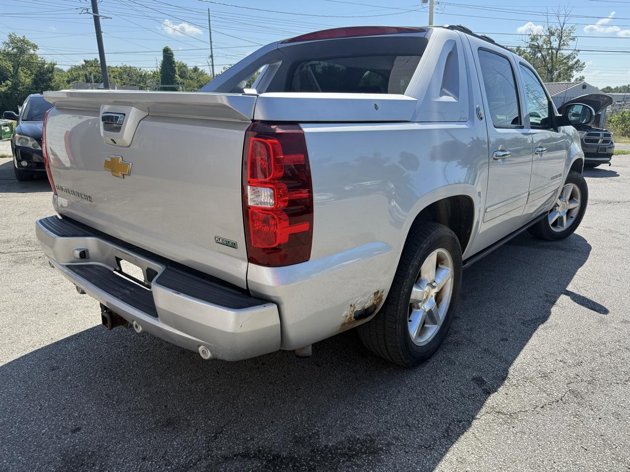 Chevrolet Avalanche LTZ 4WD 2013