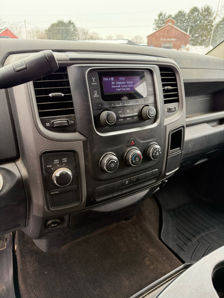 RAM 1500 Tradesman Crew Cab SWB 4WD 2013