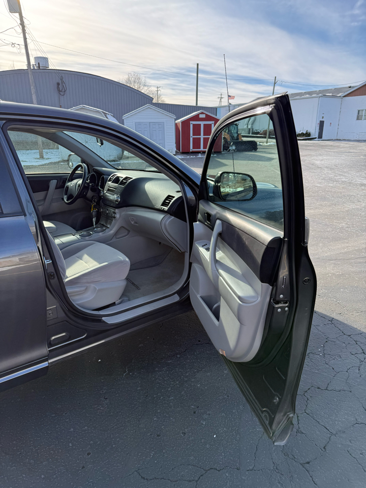 Toyota Highlander Base 4WD 2009