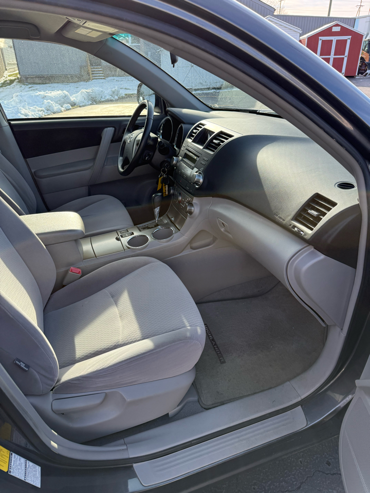 Toyota Highlander Base 4WD 2009