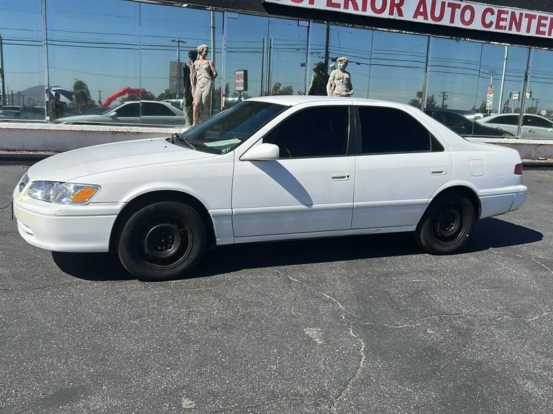 Toyota Camry LE 2000