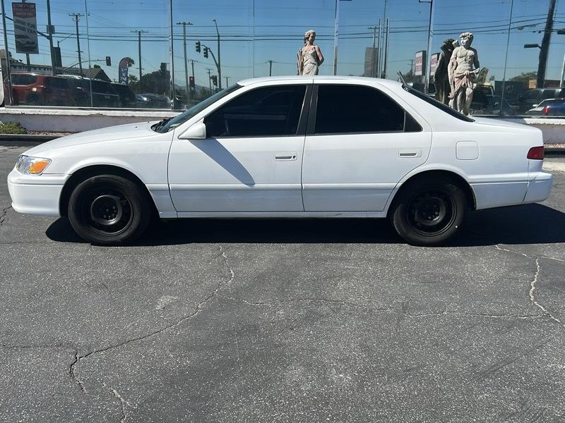 Toyota Camry LE 2000