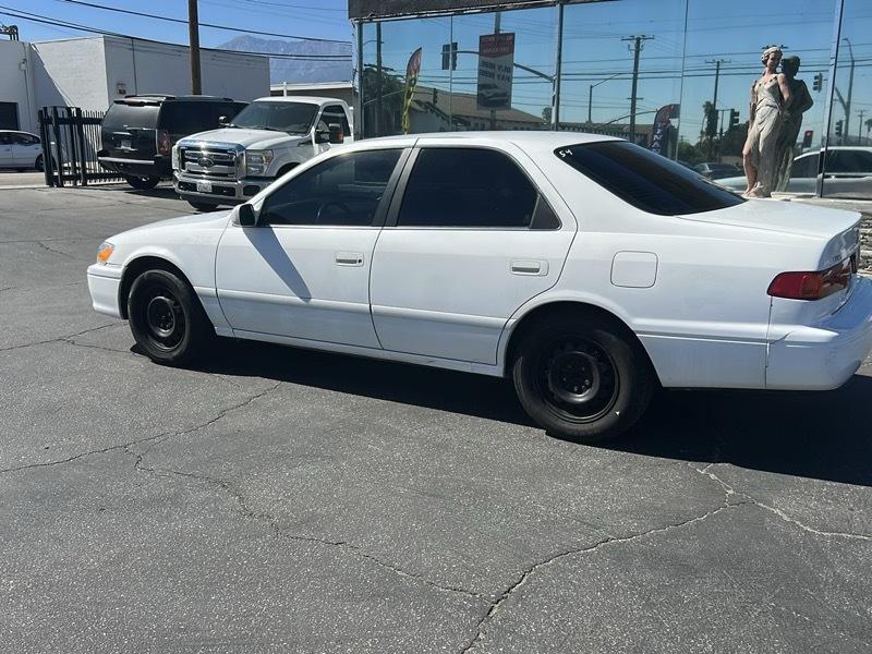 Toyota Camry LE 2000