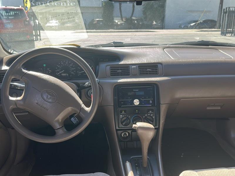 Toyota Camry LE 2000