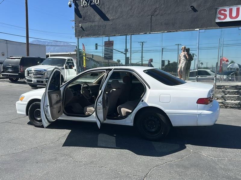 Toyota Camry LE 2000