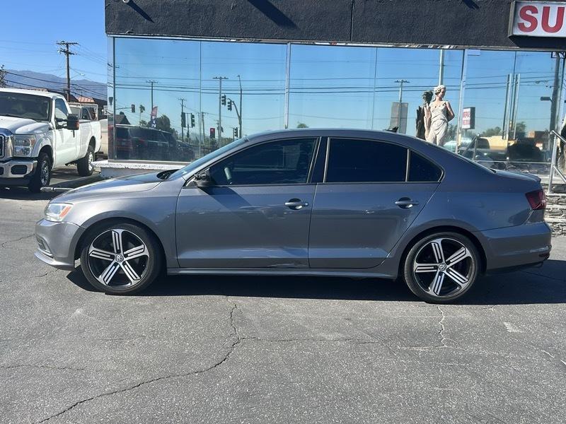 Volkswagen Jetta SE 6A 2016