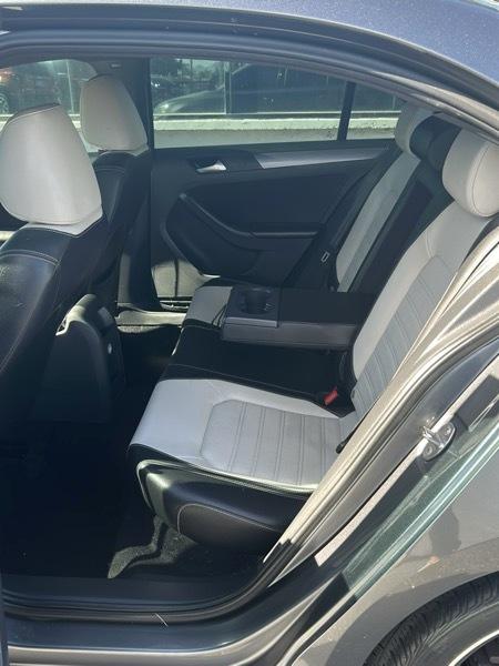 Volkswagen Jetta SE 6A 2016