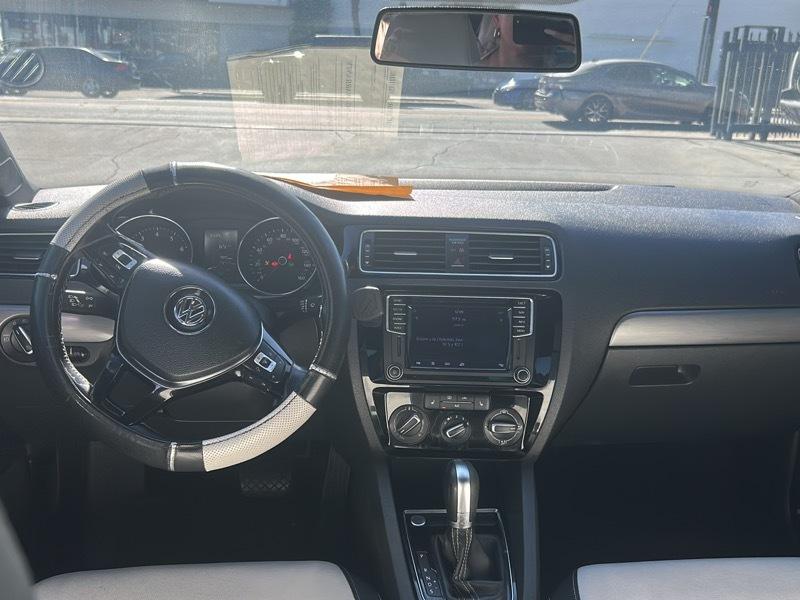 Volkswagen Jetta SE 6A 2016