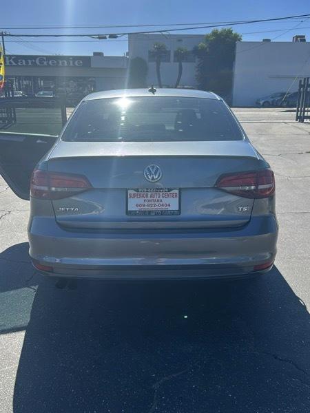 Volkswagen Jetta SE 6A 2016