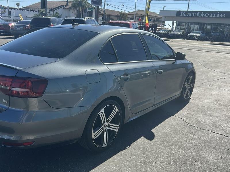 Volkswagen Jetta SE 6A 2016