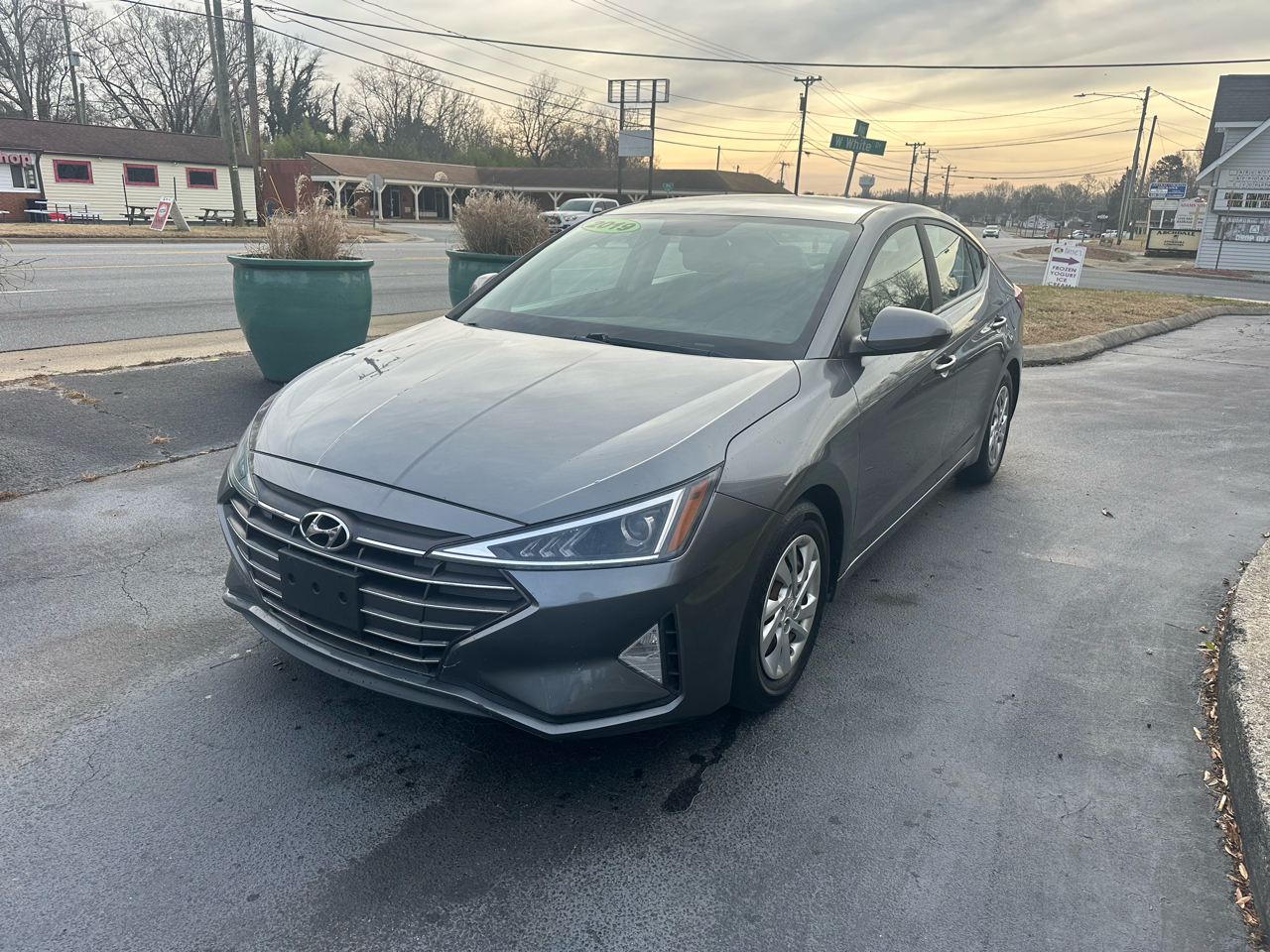 Hyundai Elantra  2019
