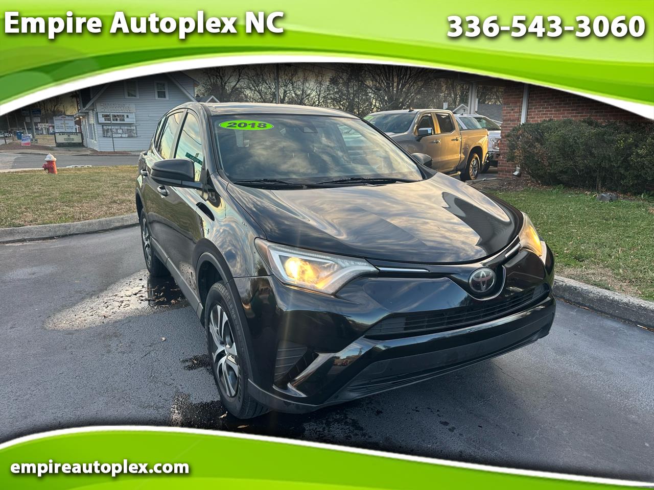 2018 Toyota RAV4 LE's photo