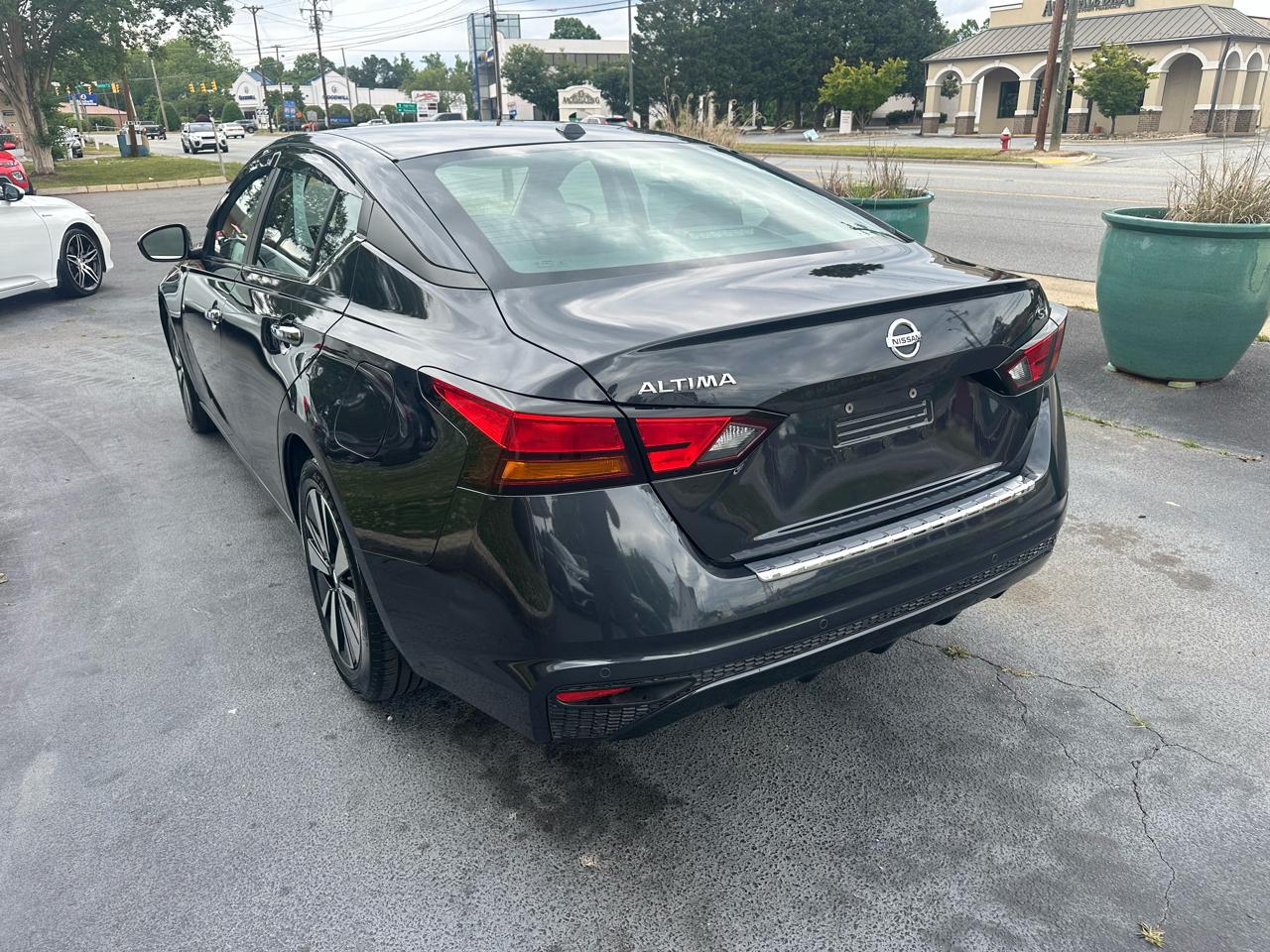 Nissan Altima  2022