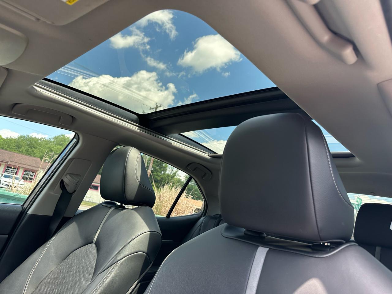 Toyota Camry  2021