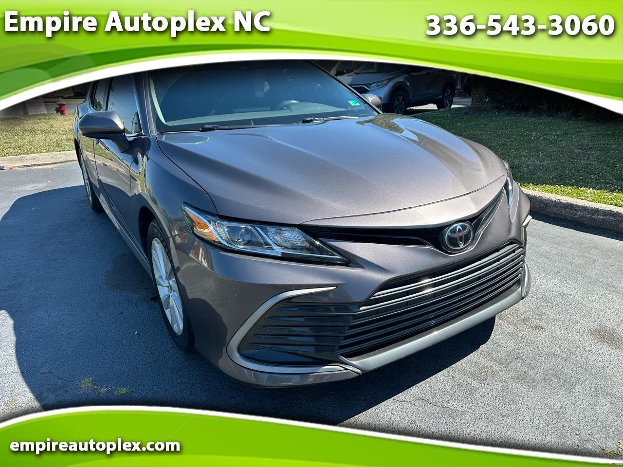 2023 Toyota Camry LE's photo