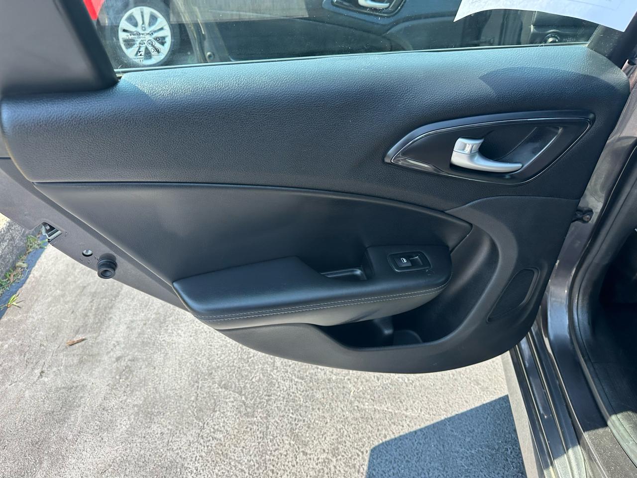 Chrysler 200  2016