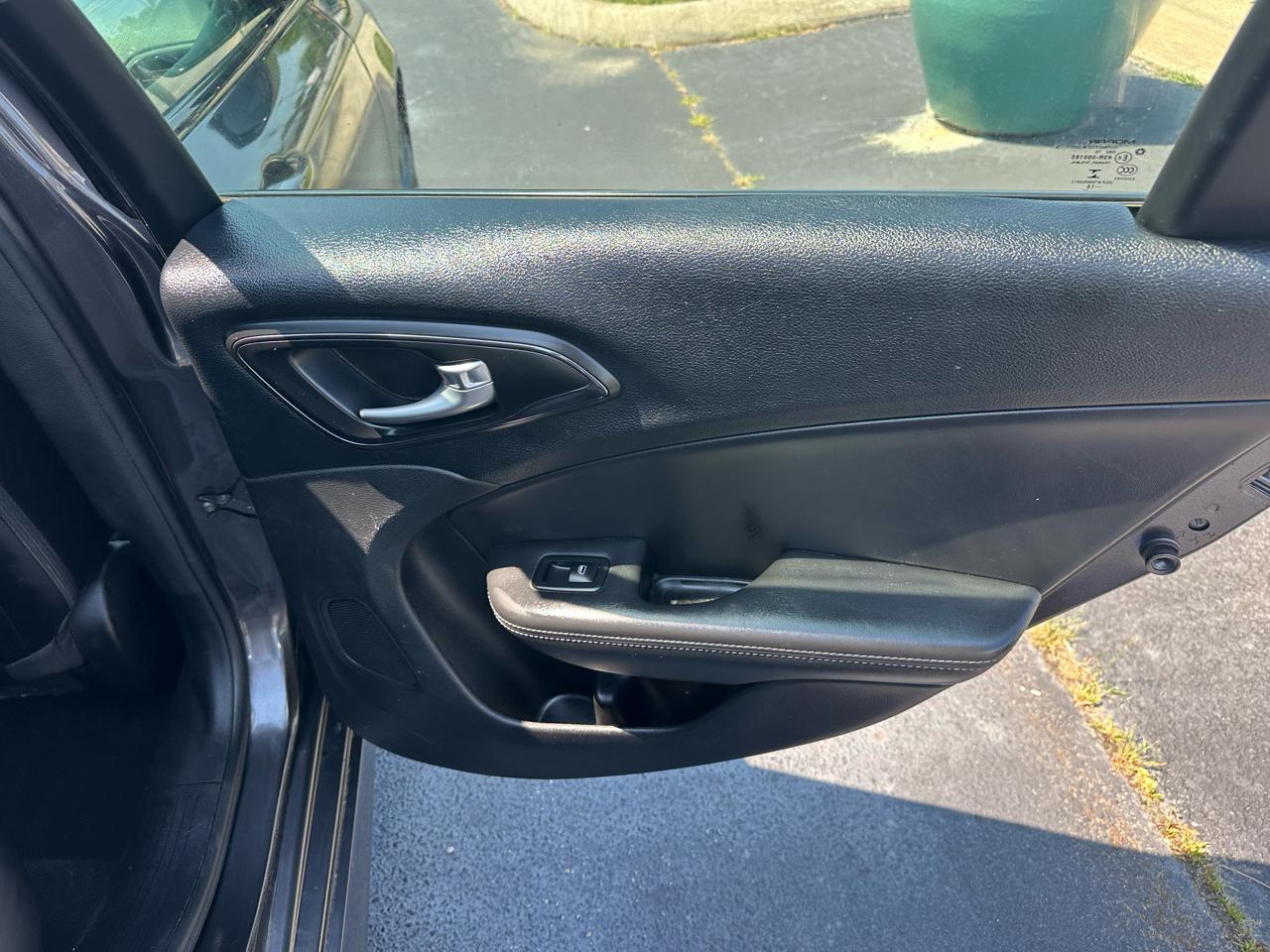 Chrysler 200  2016