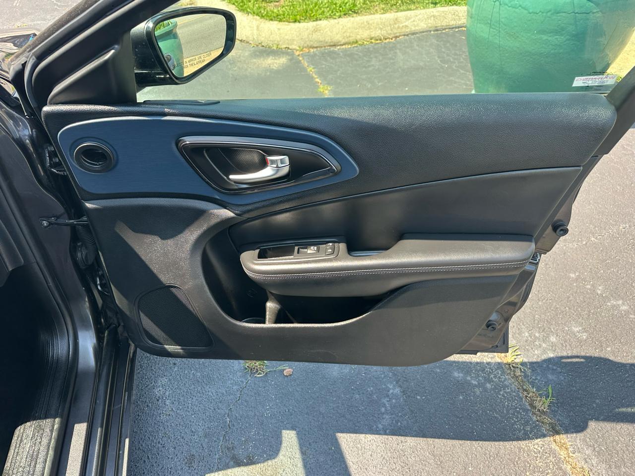 Chrysler 200  2016