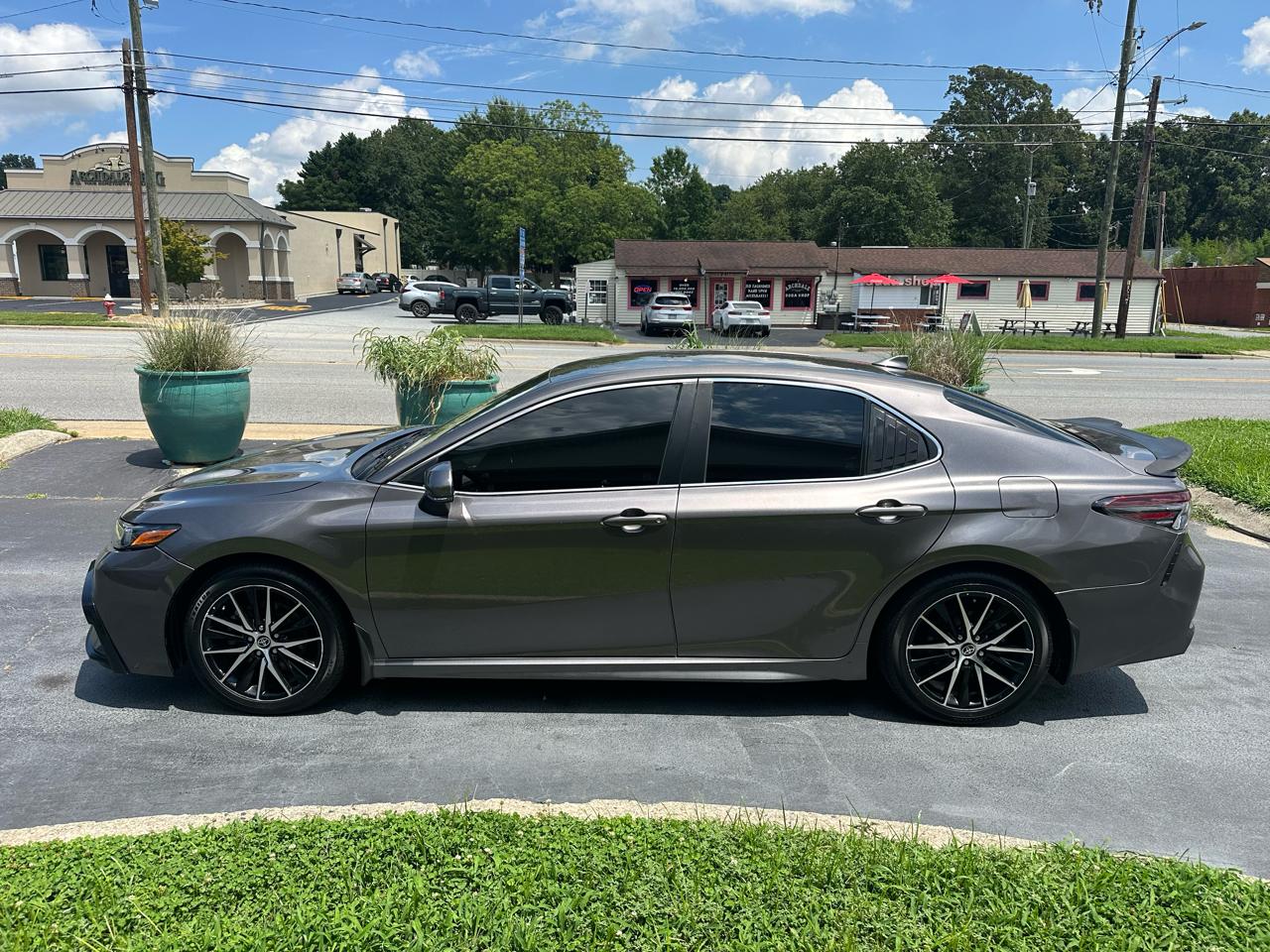 Toyota Camry  2021