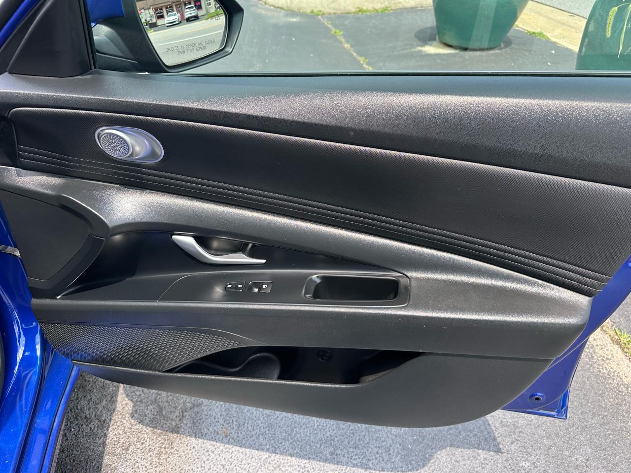 Hyundai Elantra  2023