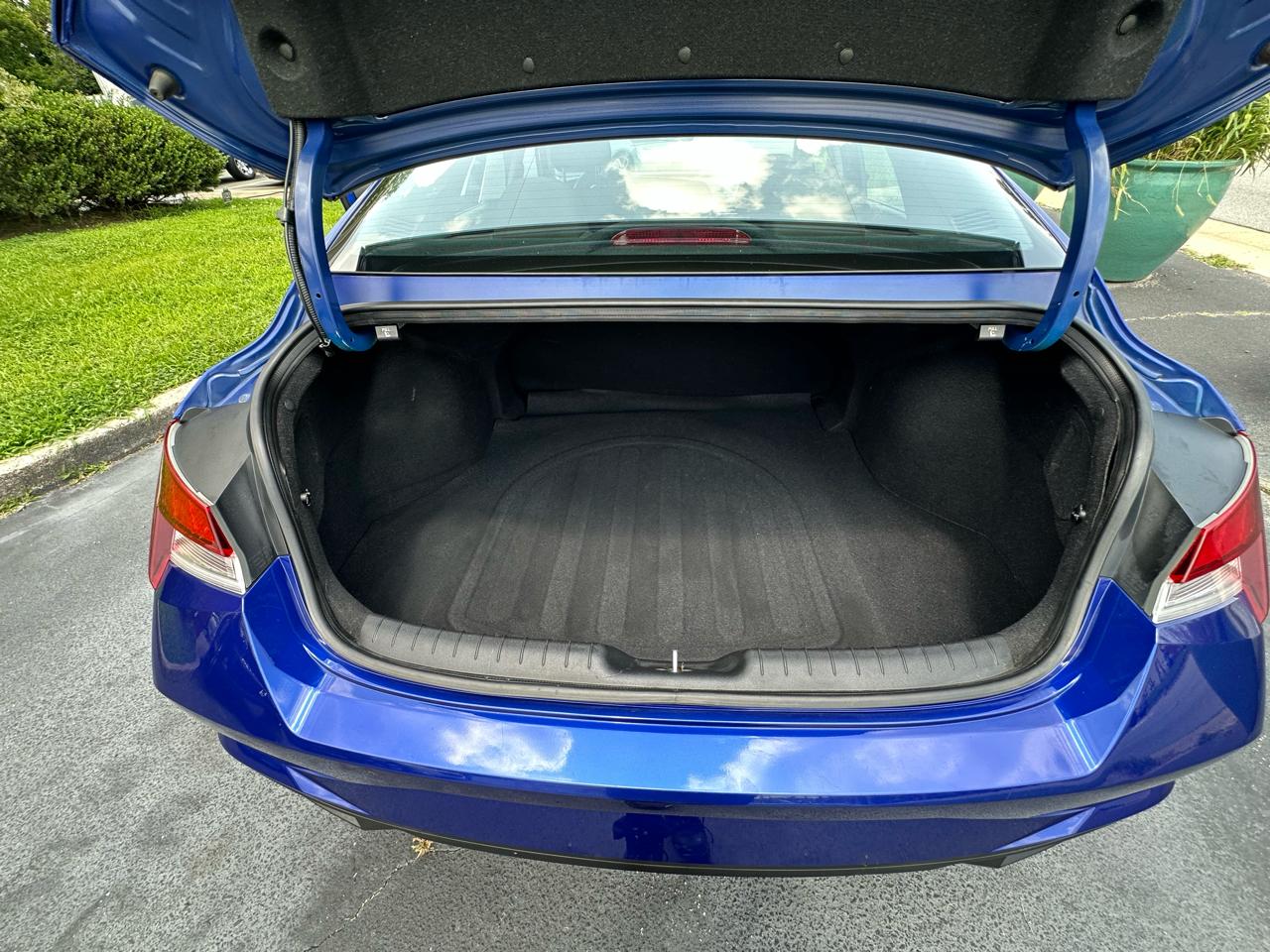 Hyundai Elantra  2023