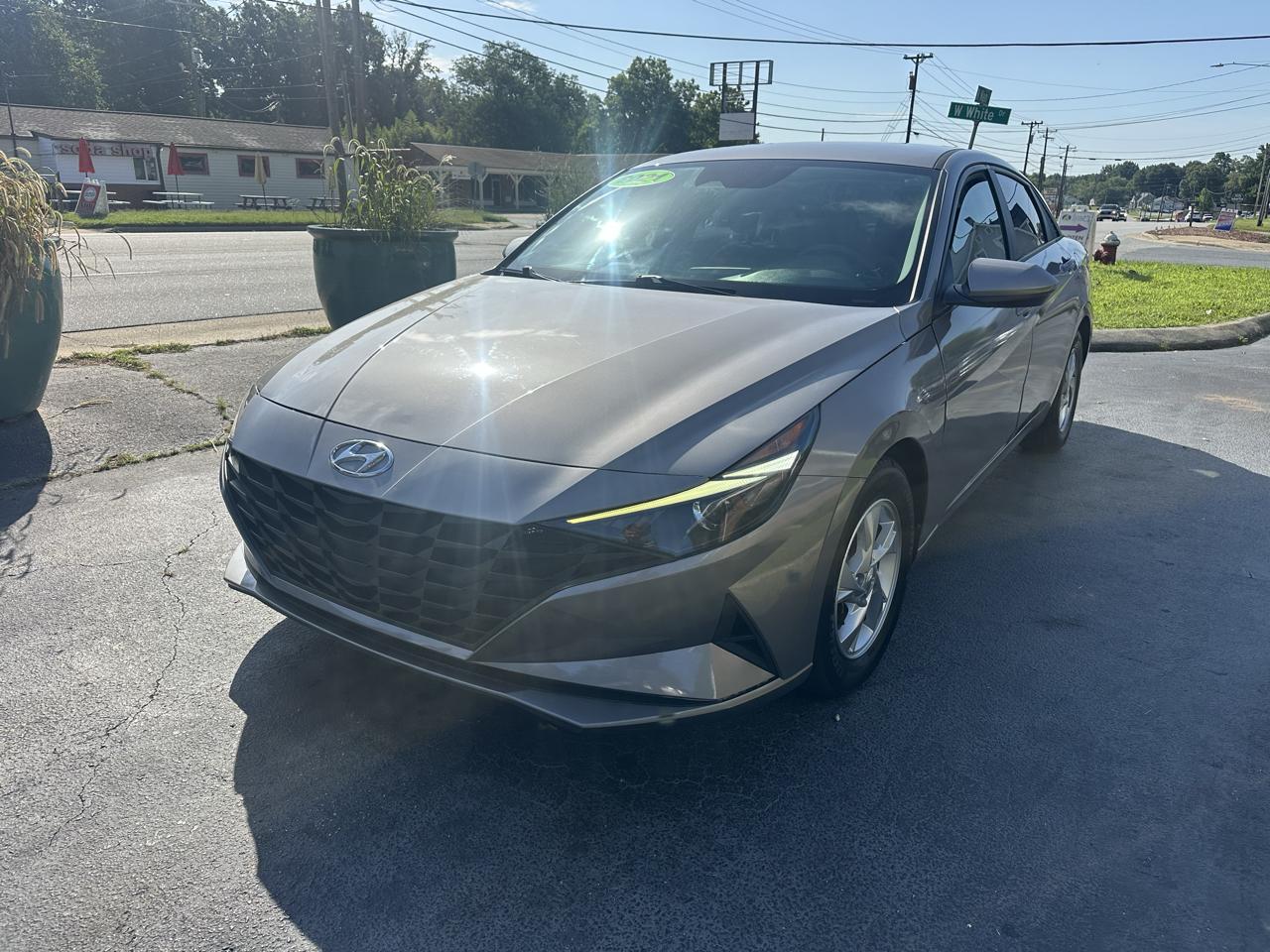 Hyundai Elantra  2021