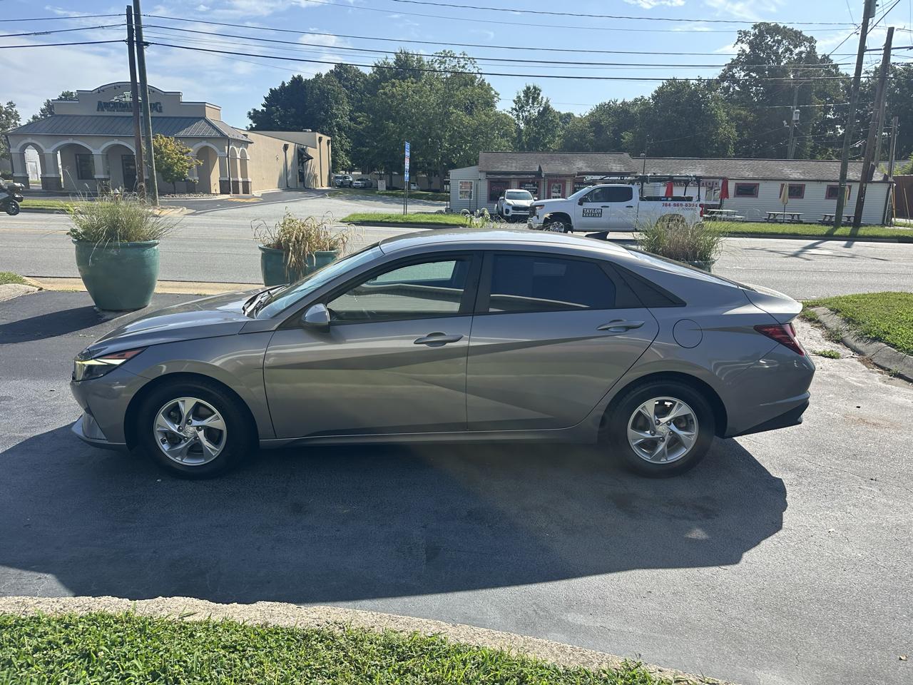 Hyundai Elantra  2021