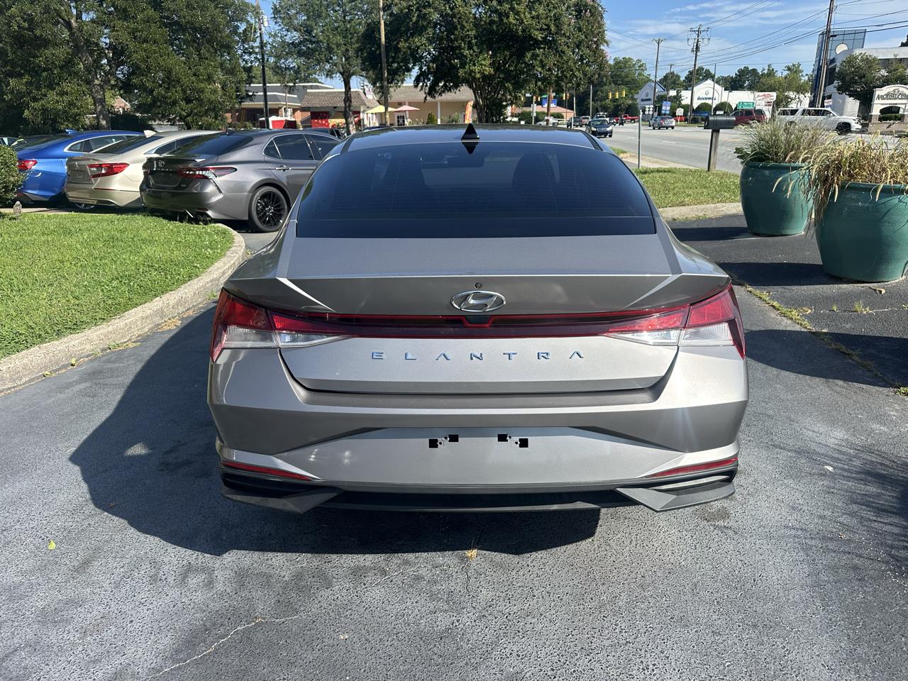 Hyundai Elantra  2021