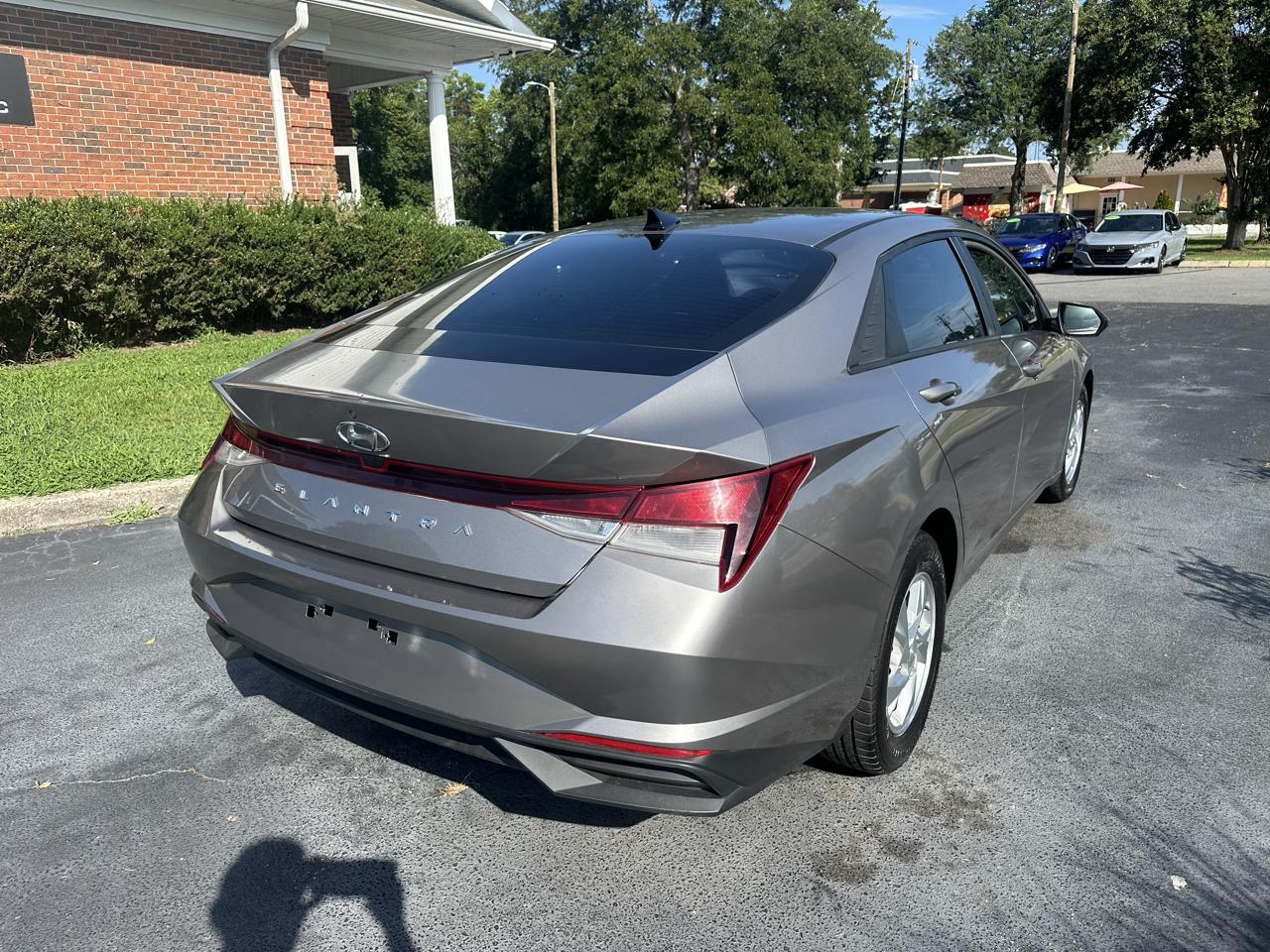 Hyundai Elantra  2021