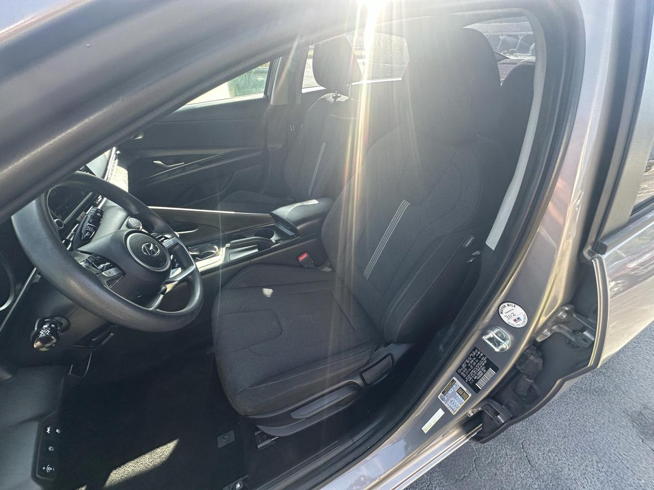 Hyundai Elantra  2021