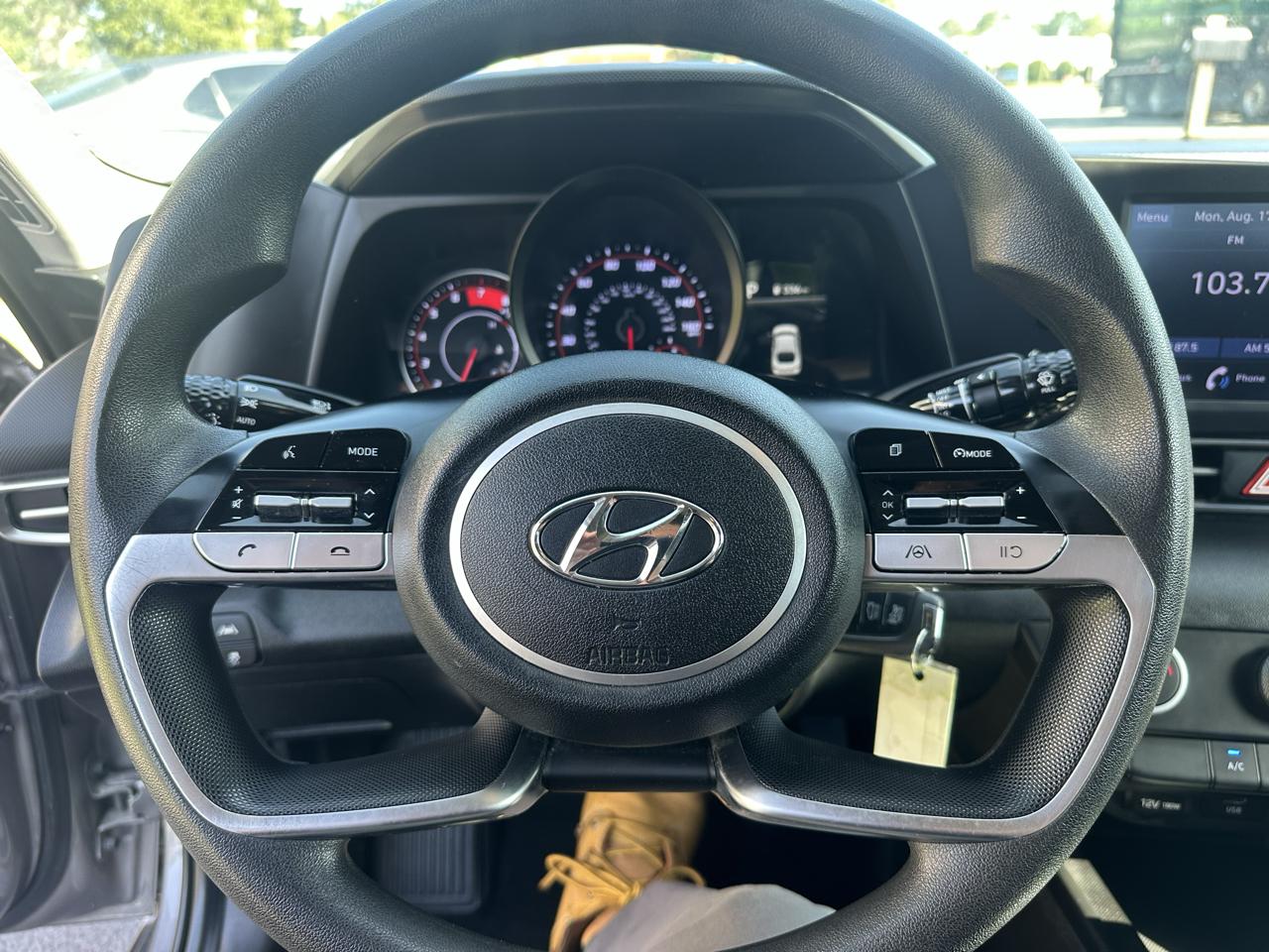 Hyundai Elantra  2021