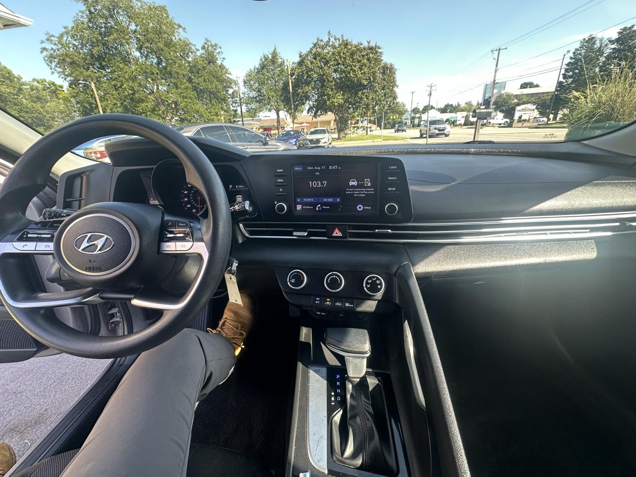 Hyundai Elantra  2021