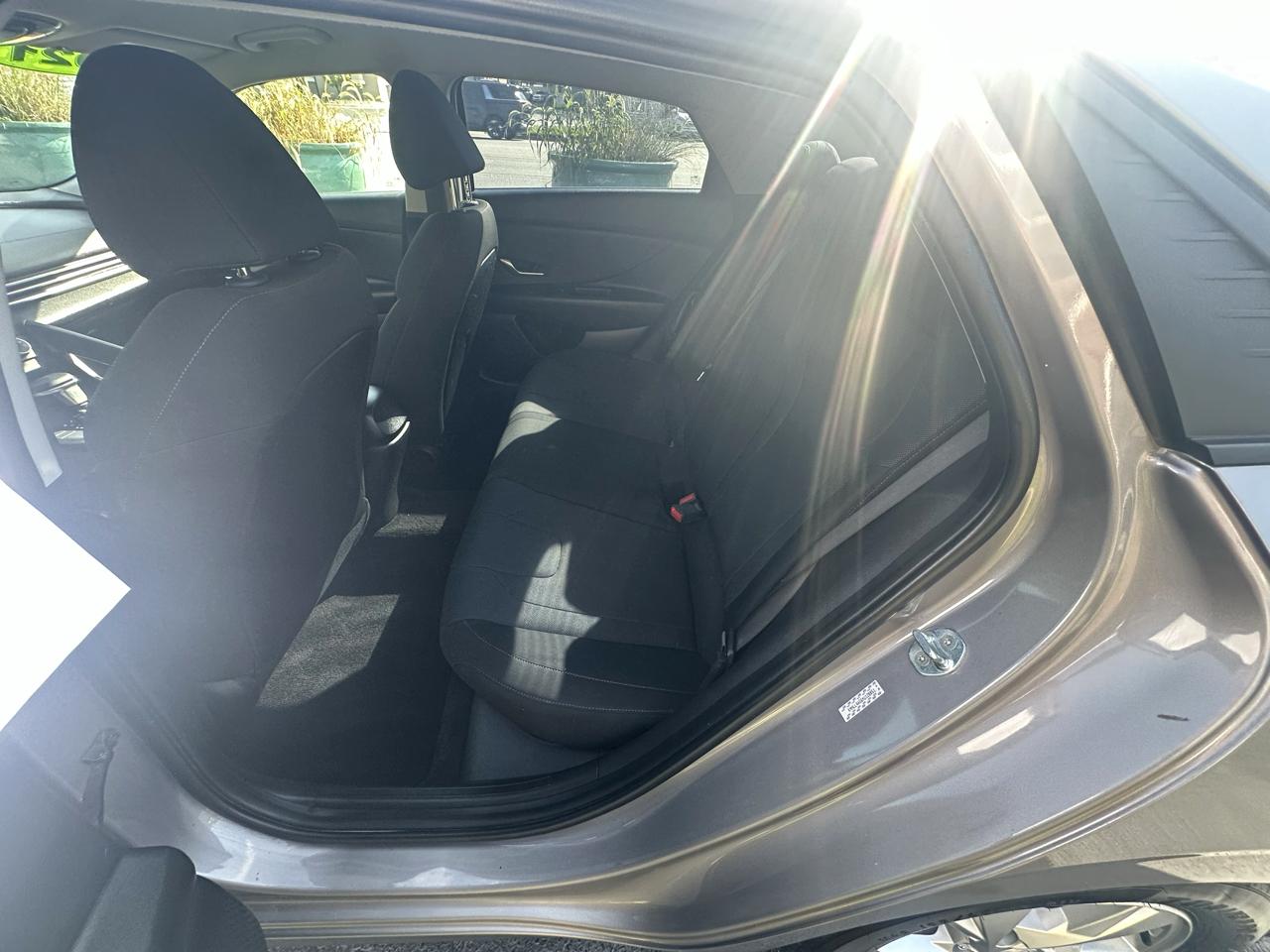Hyundai Elantra  2021