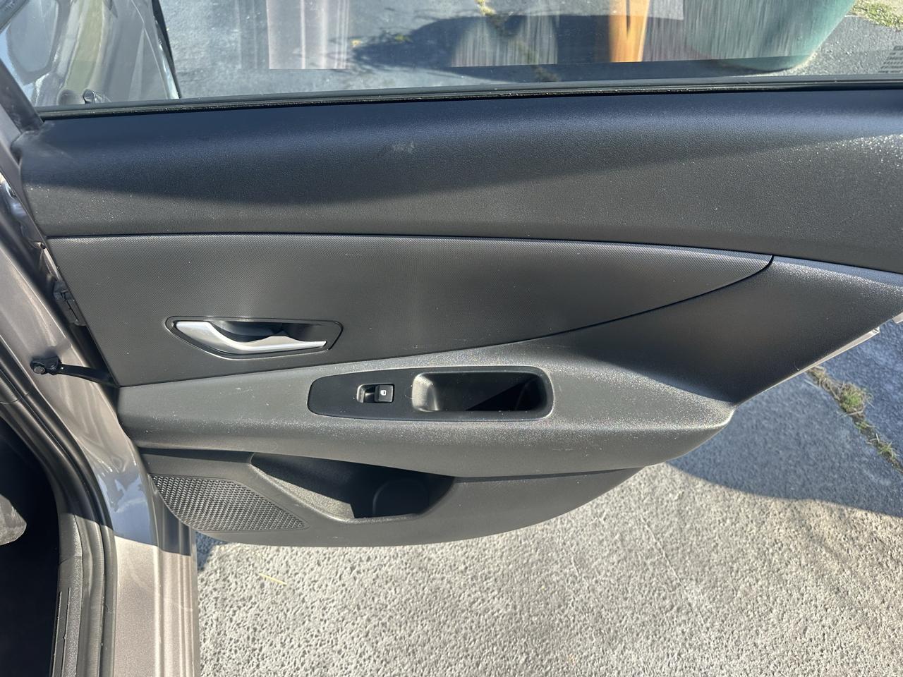 Hyundai Elantra  2021