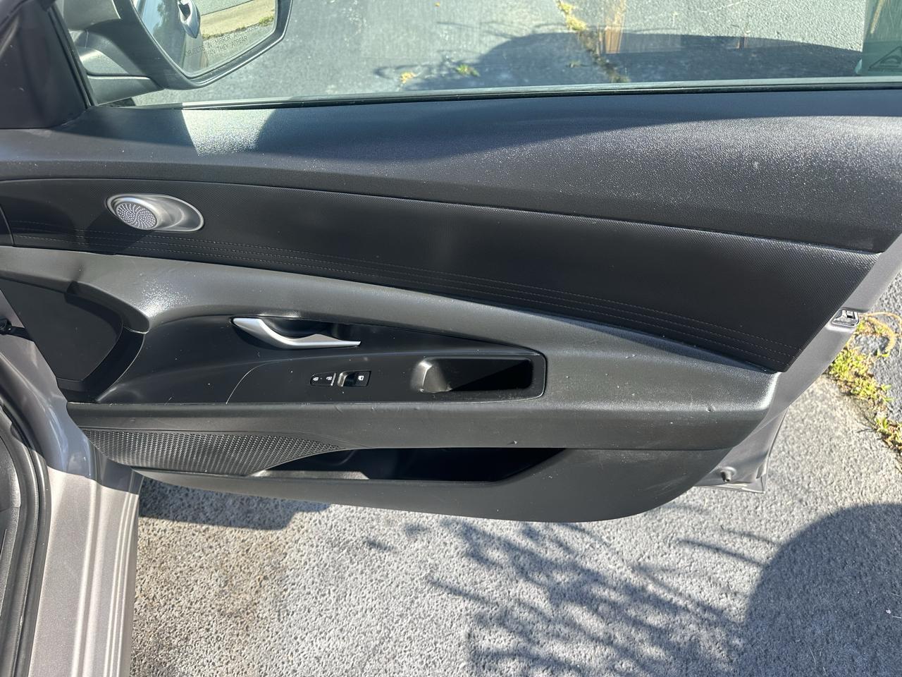 Hyundai Elantra  2021