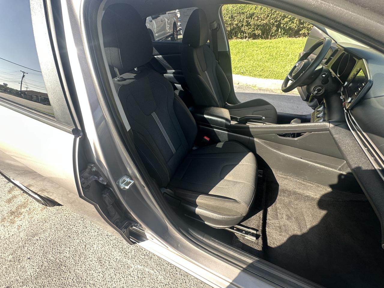 Hyundai Elantra  2021