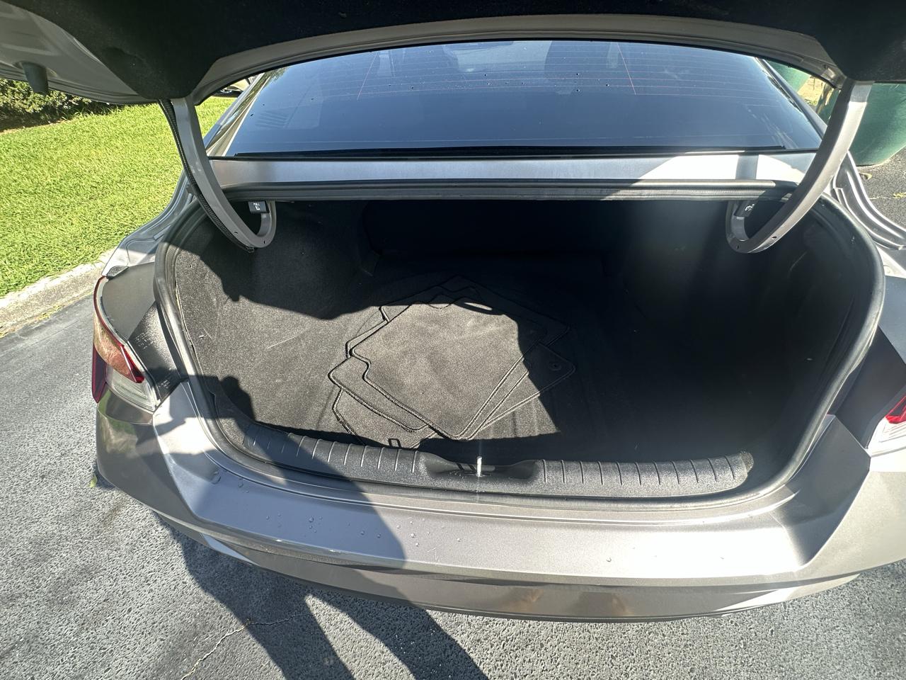 Hyundai Elantra  2021