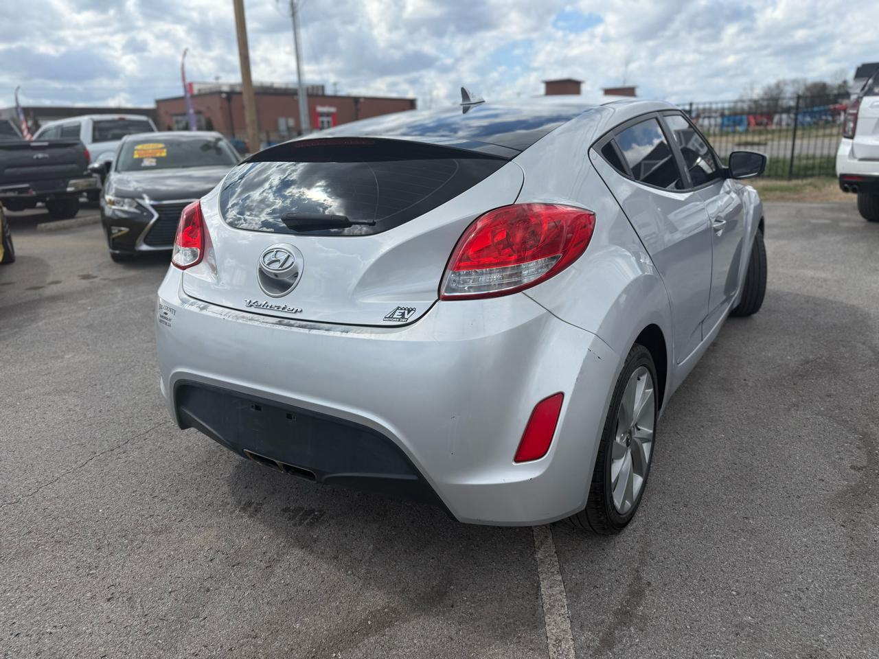 Hyundai Veloster Base 6MT 2017