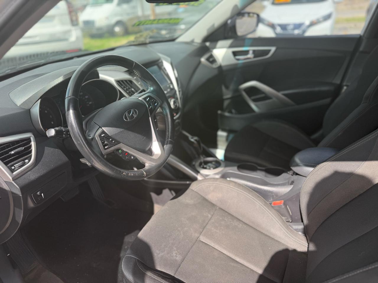 Hyundai Veloster Base 6MT 2017