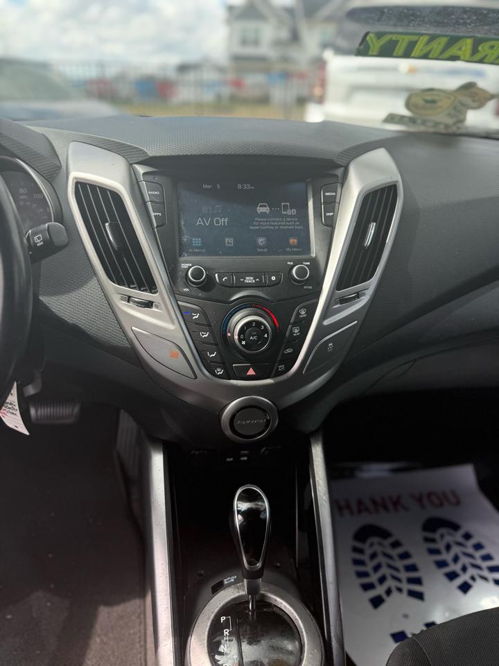 Hyundai Veloster Base 6MT 2017