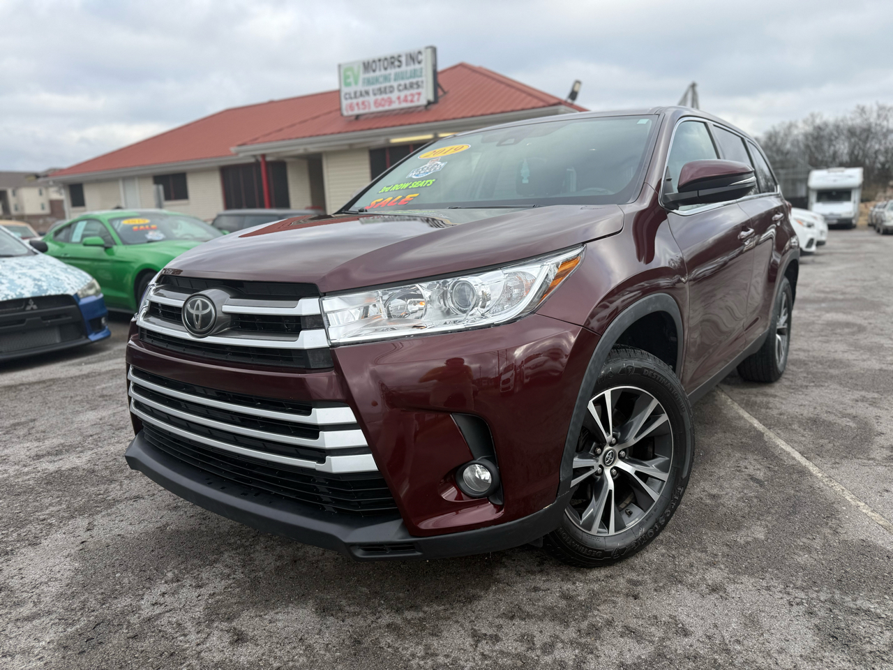 2019 Toyota Highlander LE Plus's photo