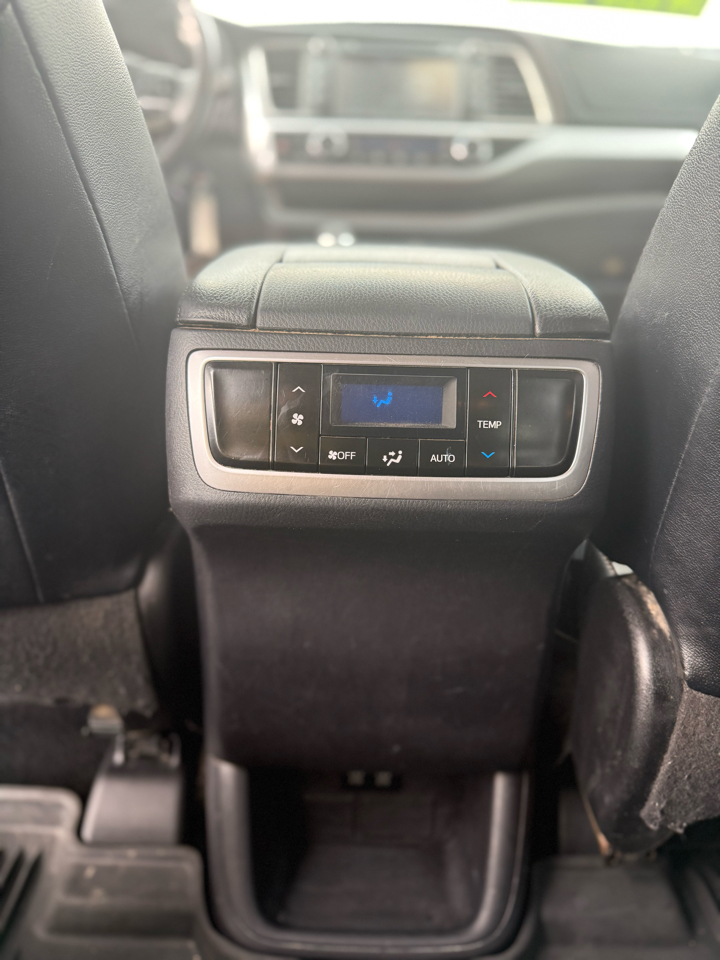 Toyota Highlander LE Plus FWD V6 2019