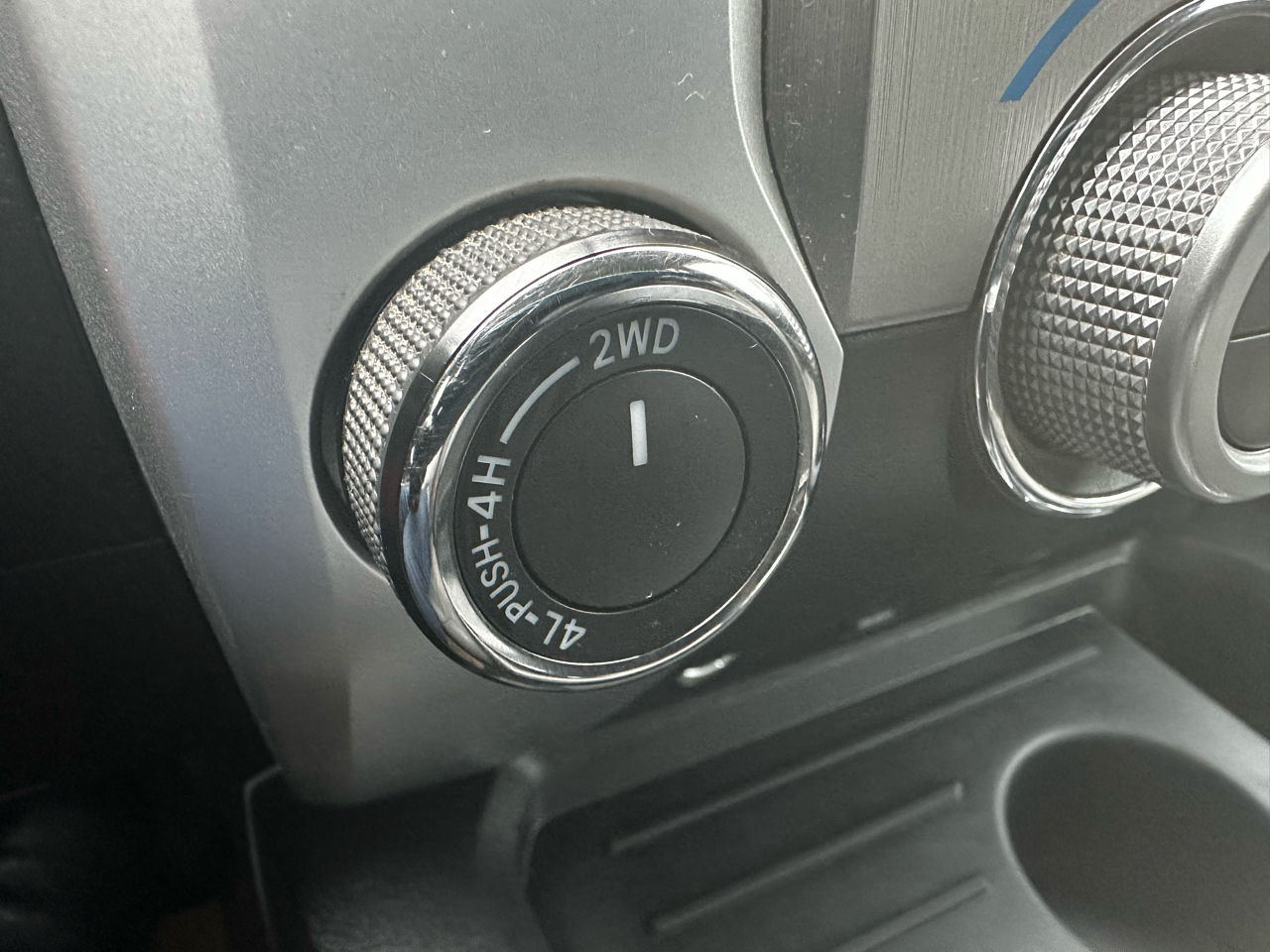 Toyota Tundra Limited 5.7L FFV CrewMax 4WD 2014