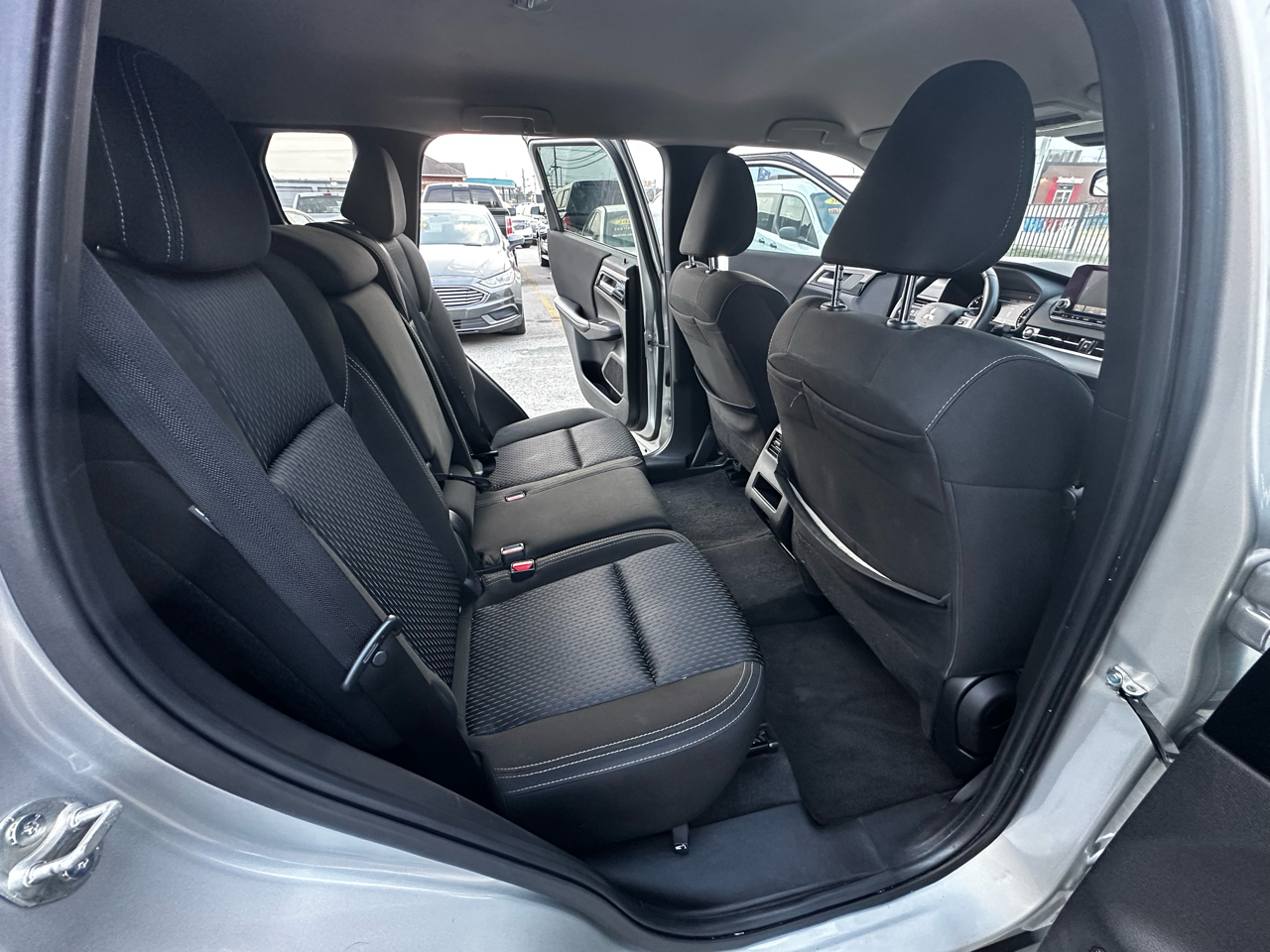 Mitsubishi Outlander ES 2WD 2022